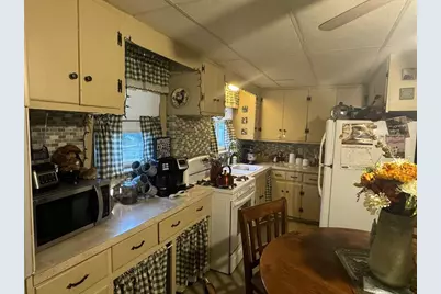 539 Aetna St, Fall River, MA 02721 - Photo 9