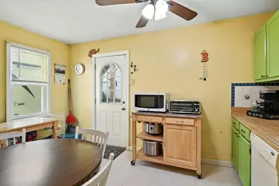 52 Emmett St, Chicopee, MA 01020 - Photo 7