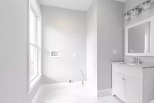 7 Lorenzo St, Boston, MA 02122 - Photo 11