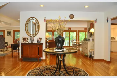 4 Crestview Ln, Milton, MA 02186 - Photo 3