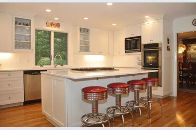 4 Crestview Ln, Milton, MA 02186 - Photo 5