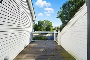 15 Lakeside Dr, Shrewsbury, MA 01545 - Photo 19