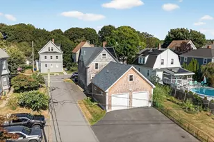 32 Green St, Fairhaven, MA 02719 - Photo 3