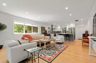 18 Chestnut Pl, Brookline, MA 02445 - Photo 9