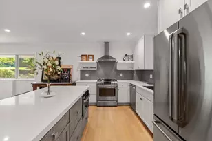 18 Chestnut Pl, Brookline, MA 02445 - Photo 5