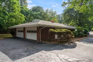 18 Chestnut Pl, Brookline, MA 02445 - Photo 17