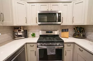 19 Hampshire Rd, Methuen, MA 01844 - Photo 9