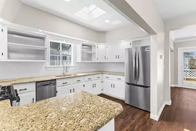 71 Cash St, Fall River, MA 02723 - Photo 11