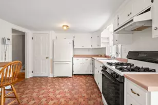 100 Village St, Marblehead, MA 01945 - Photo 11