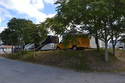 639 Rogers St, Lowell, MA 01852 - Photo 9