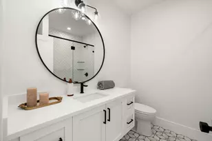 136 W 8th St, Boston, MA 02127 - Photo 31