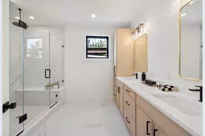 136 W 8th St #4, Boston, MA 02127 - Photo 19