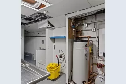 15-2 Kearney Sq #2, Lowell, MA 01852 - Photo 9