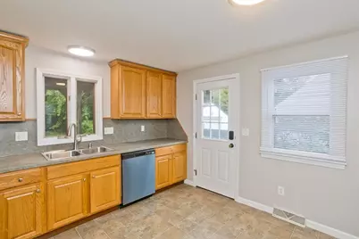 105 Mazarin St, Springfield, MA 01151 - Photo 5