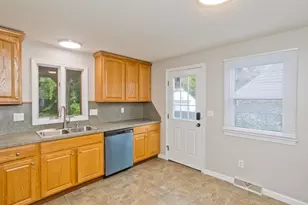 105 Mazarin St, Springfield, MA 01151 - Photo 5