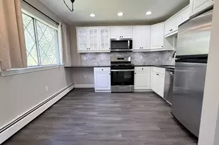 19 Fernview Ave, North Andover, MA 01845 - Photo 5