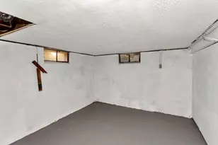 74 Woodstock St, Chicopee, MA 01020 - Photo 37