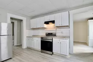 60 Howes St, Springfield, MA 01118 - Photo 9