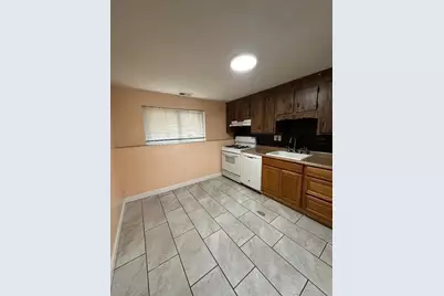 5 Lenox St #2, Lowell, MA 01852 - Photo 5