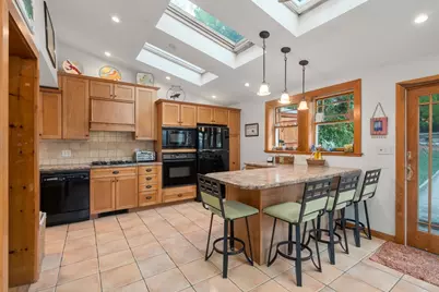 430 E 8th St, Boston, MA 02127 - Photo 5