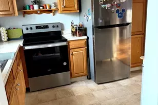 53 Farnum Dr, Holyoke, MA 01040 - Photo 3