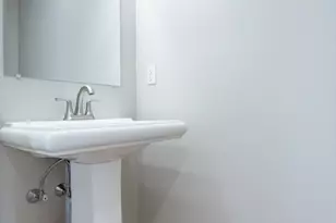 579 Summit St, Fall River, MA 02724 - Photo 9