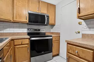 33 Lodgen Ct, Malden, MA 02148 - Photo 3