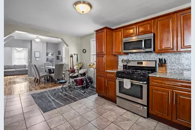 85 B St, Lowell, MA 01851 - Photo 11