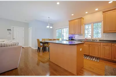 53 Russell St, Marlborough, MA 01752 - Photo 9