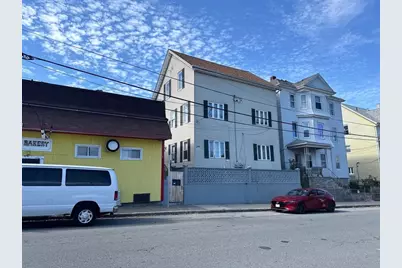 208 Snell St, Fall River, MA 02721 - Photo 3