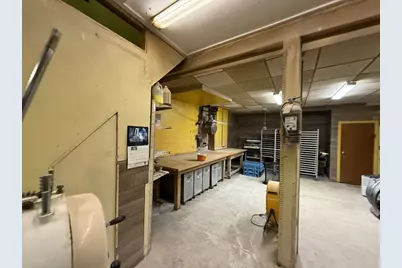 208 Snell St, Fall River, MA 02721 - Photo 9