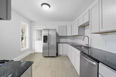 268-270 Sargeant St, Holyoke, MA 01040 - Photo 3