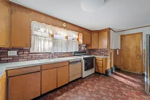 15 Chapman Ave, Holyoke, MA 01040 - Photo 9