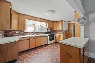 15 Chapman Ave, Holyoke, MA 01040 - Photo 7