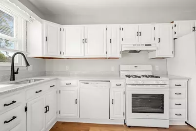 82 Cliff St, Quincy, MA 02169 - Photo 11