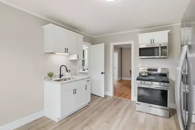 49 Linden St, Holyoke, MA 01040 - Photo 9