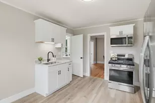 49 Linden St, Holyoke, MA 01040 - Photo 9