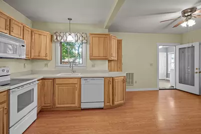 137 Sumner St, North Attleboro, MA 02760 - Photo 9