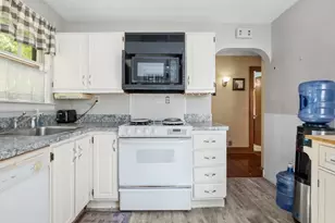 14 Willard St, Waltham, MA 02451 - Photo 3