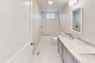 10 Lewis St, Medford, MA 02155 - Photo 23