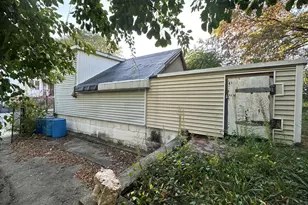 472 Buffinton St (Ns), Fall River, MA 02722 - Photo 7