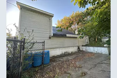 472 Buffinton St (Ns), Fall River, MA 02722 - Photo 9