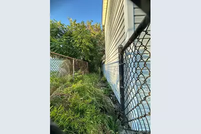 472 Buffinton St, Fall River, MA 02722 - Photo 11