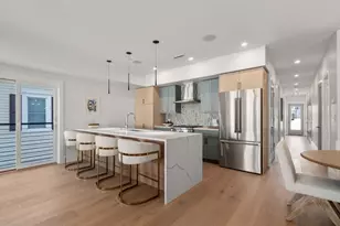 527 E 7th St, Boston, MA 02127 - Photo 9