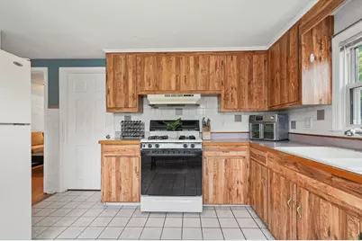 935 Bridge St, Lowell, MA 01850 - Photo 9