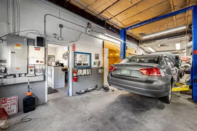 8 Marshall St, Methuen, MA 01844 - Photo 21