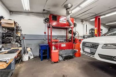 8 Marshall St, Methuen, MA 01844 - Photo 33