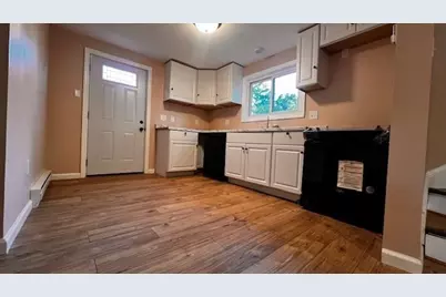 81 McCarthy Ave, Chicopee, MA 01020 - Photo 7