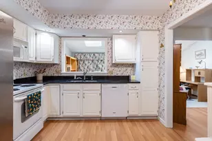 15 B Castle Hill Rd, Agawam, MA 01001 - Photo 3