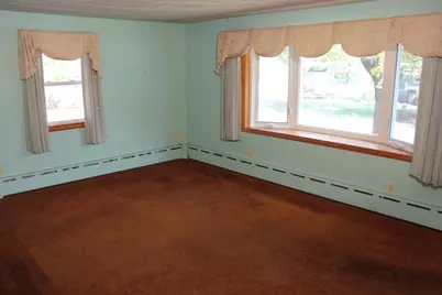 4 Thomas Hill Rd, Millbury, MA 01527 - Photo 7